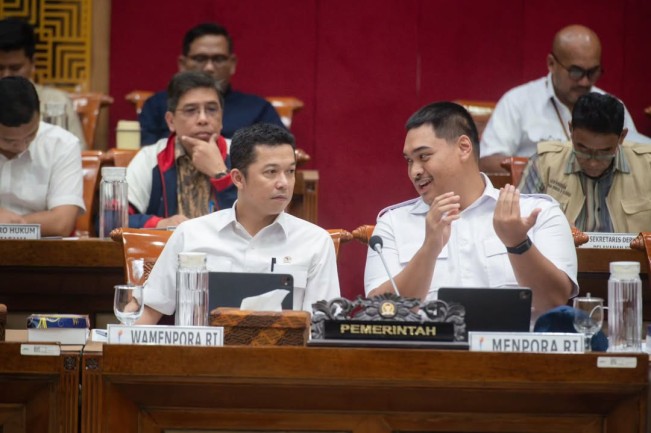 Taufik Hidayat saat berbincang dengan Dito Ariotedjo. (Instagram @taufikhidayatofficial) 